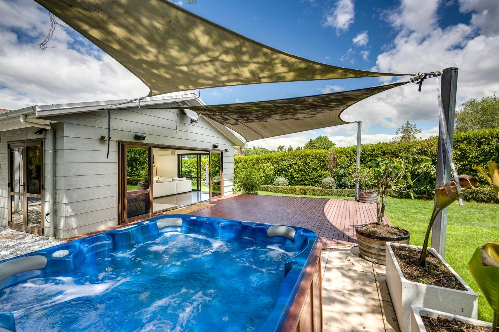 Sunny Oasis - Havelock North Retreat Villa Exterior photo